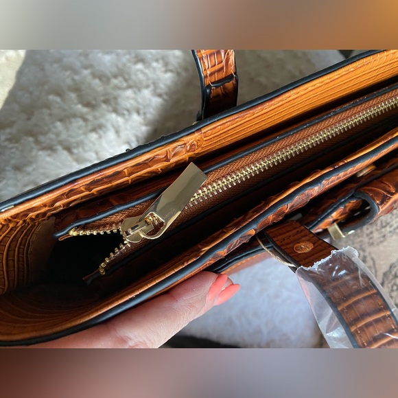 SALE! Vegan Leather, Alligator print Wallet and Handbag - Picture 10 of 16